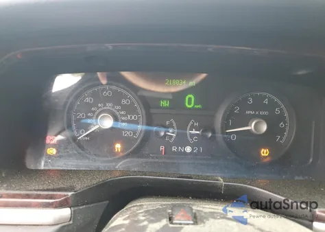 2010 Lincoln Town Car Signature Limited from USA, damaged, VIN 2LNBL8CV5AX751115